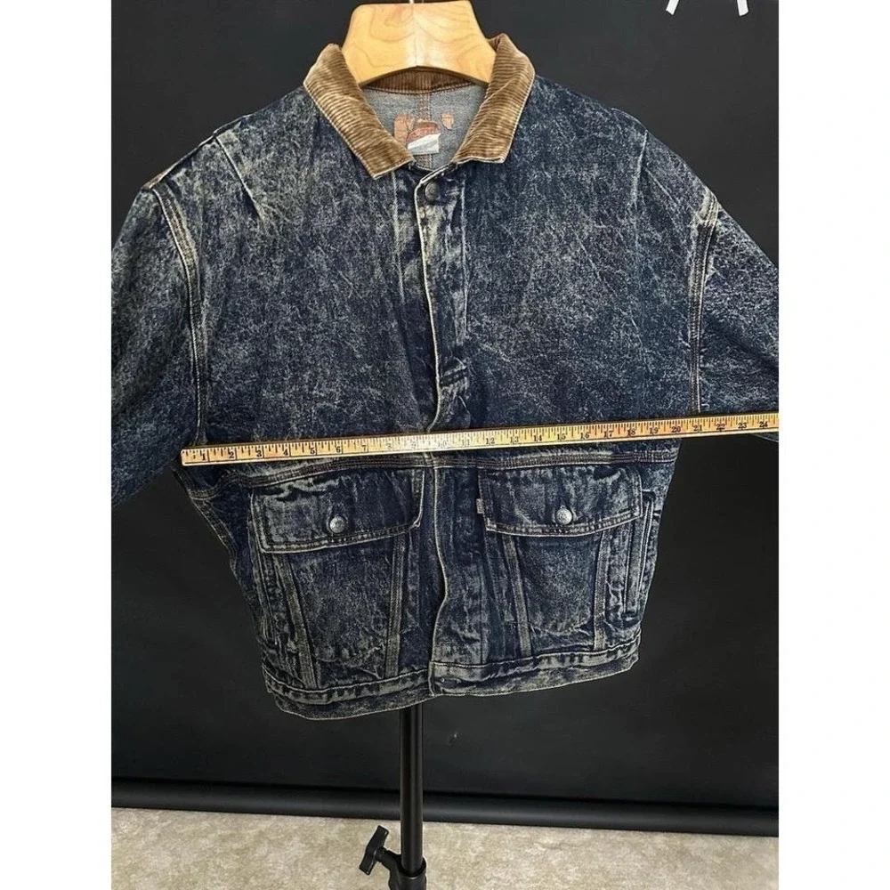 Levis see labels